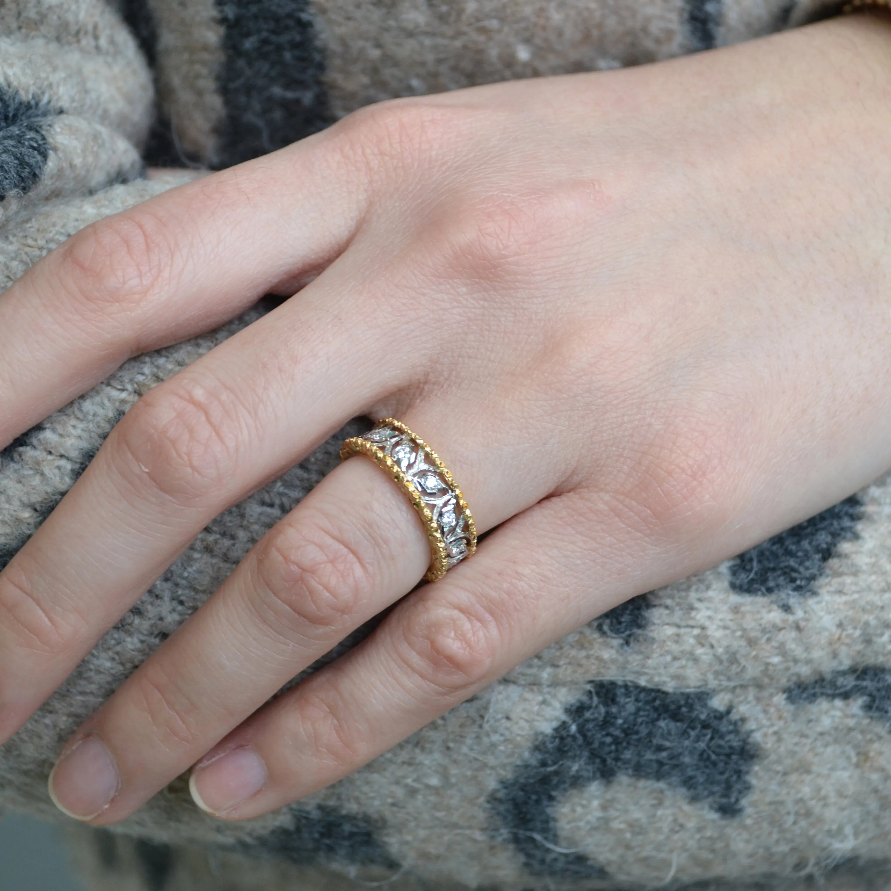 Buccellati - Ramage - Eternelle thin Band Ring with Diamonds, 18k White and Yellow Gold